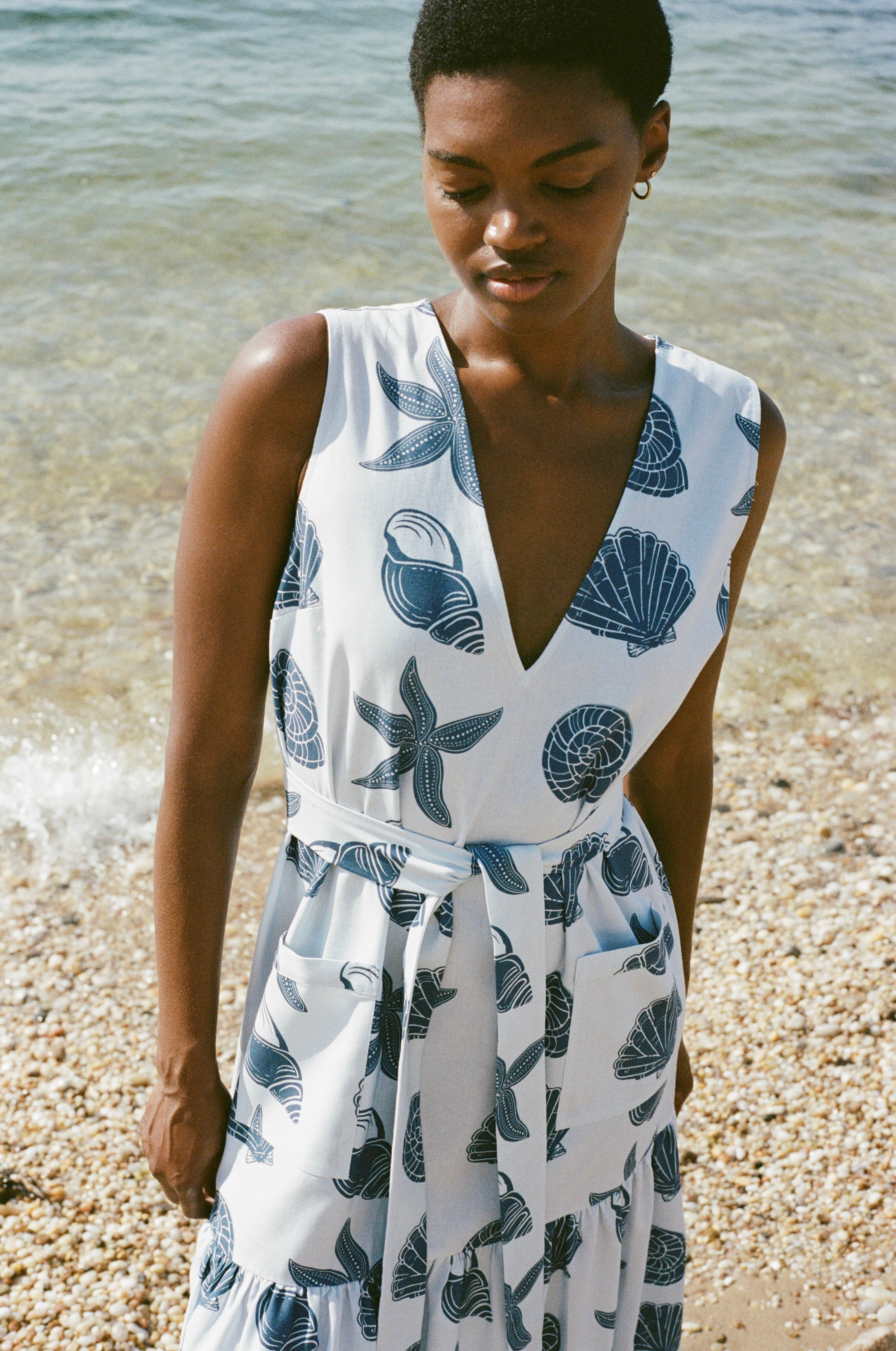 V-Neck Shift Dress with Belt in Blue Large Shell